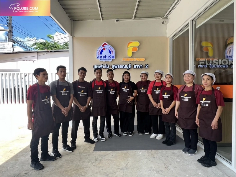 ผ้ากันเปื้อนสีน้ำตาลพิมพ์ลาย Logo บริษัท FUSION FOOD จาก Polobb